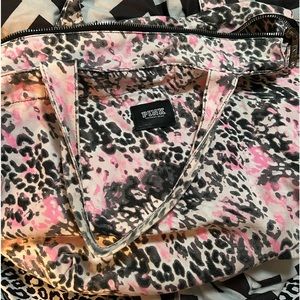 EUC huge bag fits laptop and much more zip top.